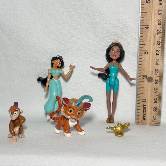 5 Disney Aladdin Mini Figures Princess Jasmine Monkey Sultan Tiger Lamp - Picture 2 of 11